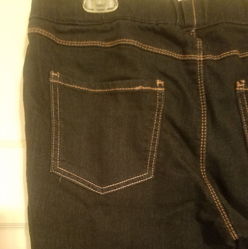 Clothes - Picture 4 of 4